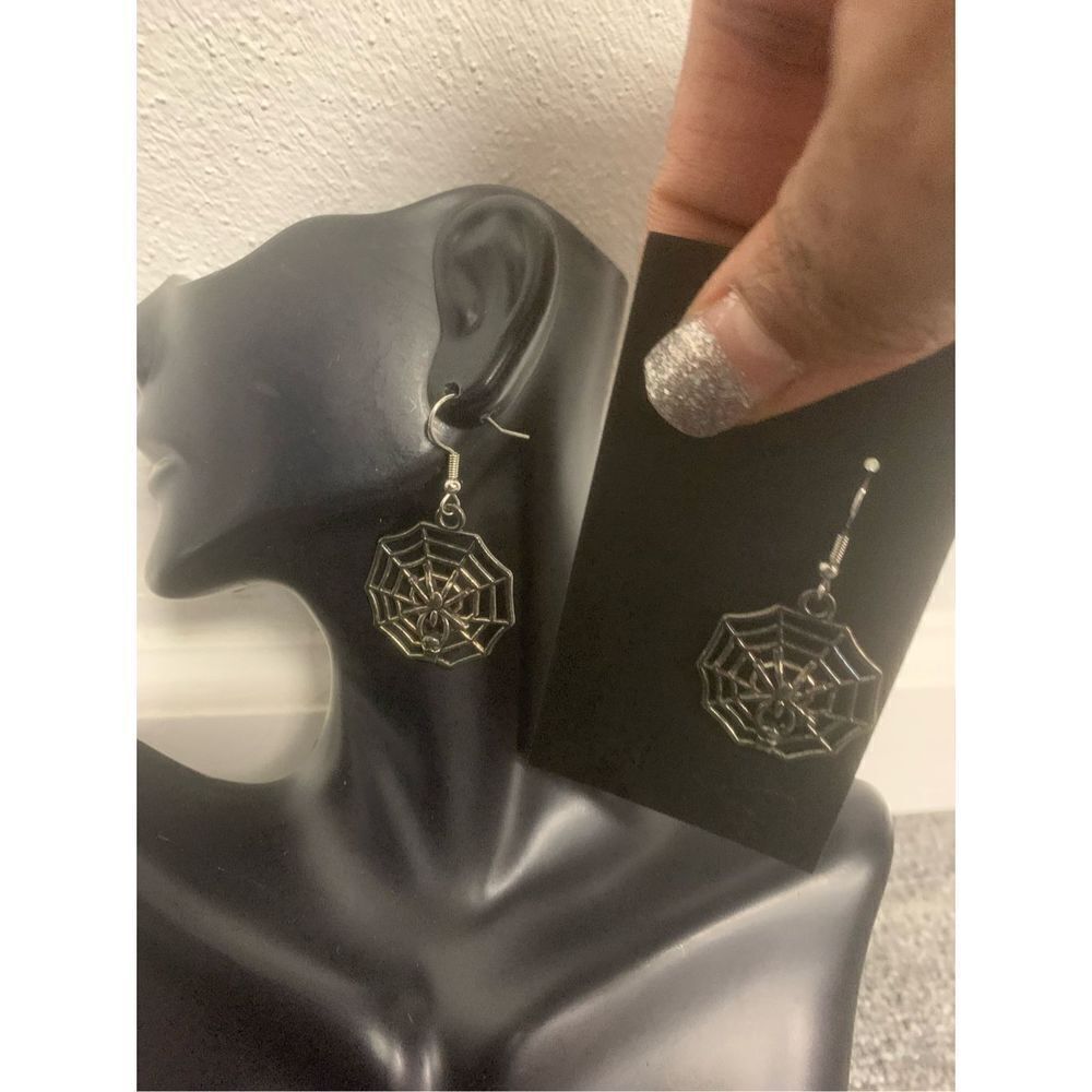 Spider Web Earrings  - Picture 3 of 3